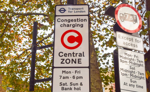 Congestion charge to increase and apply to electric vehicles, London, UK - 13 Nov 2025 A congestion charge sign on a street in central London as Transport For London announces that the congestion charge is set to rise by 20 percent to18 pounds and will now also apply to electric vehicles, which were previously exempt, at a discounted rate.